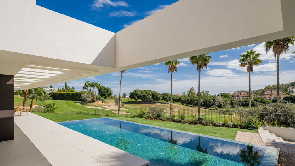Detached Villa Nueva Andalucía Málaga - image 18