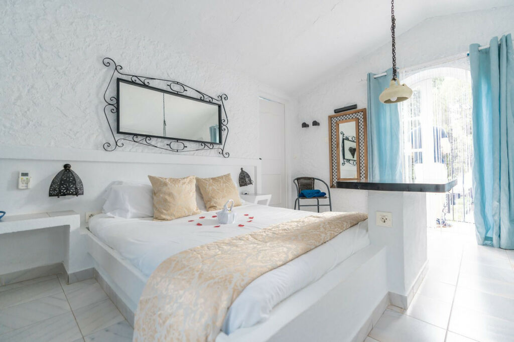 Detached Villa Estepona Málaga - image 19