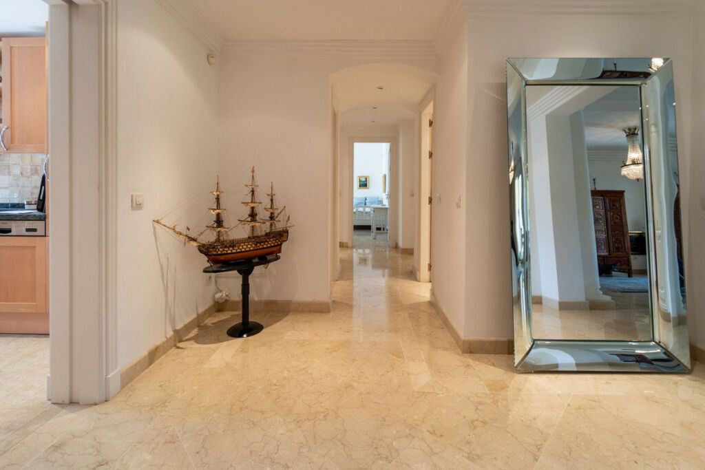 Middle Floor Apartment Nueva Andalucía Málaga - image 18