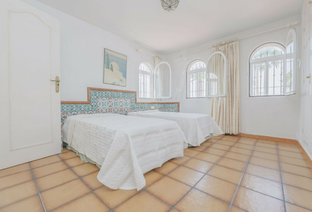 Detached Villa Marbella Málaga - image 18
