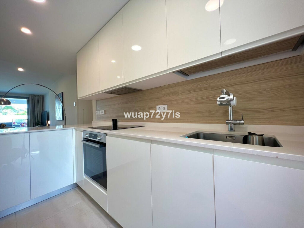 Middle Floor Apartment Estepona Málaga - image 18