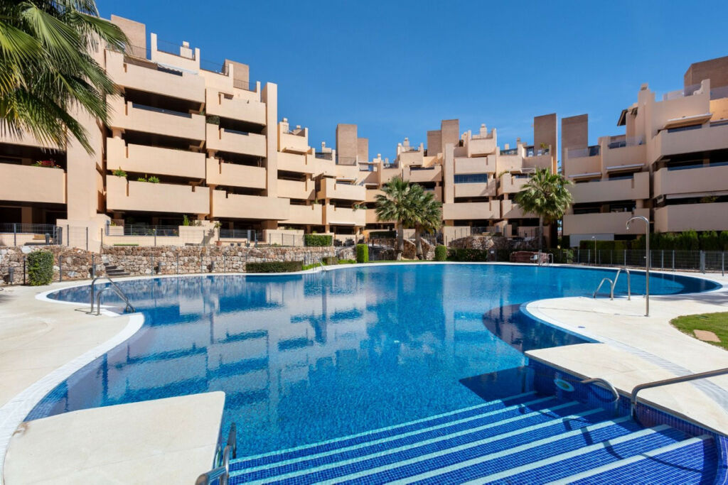 Middle Floor Apartment Estepona Málaga - image 18