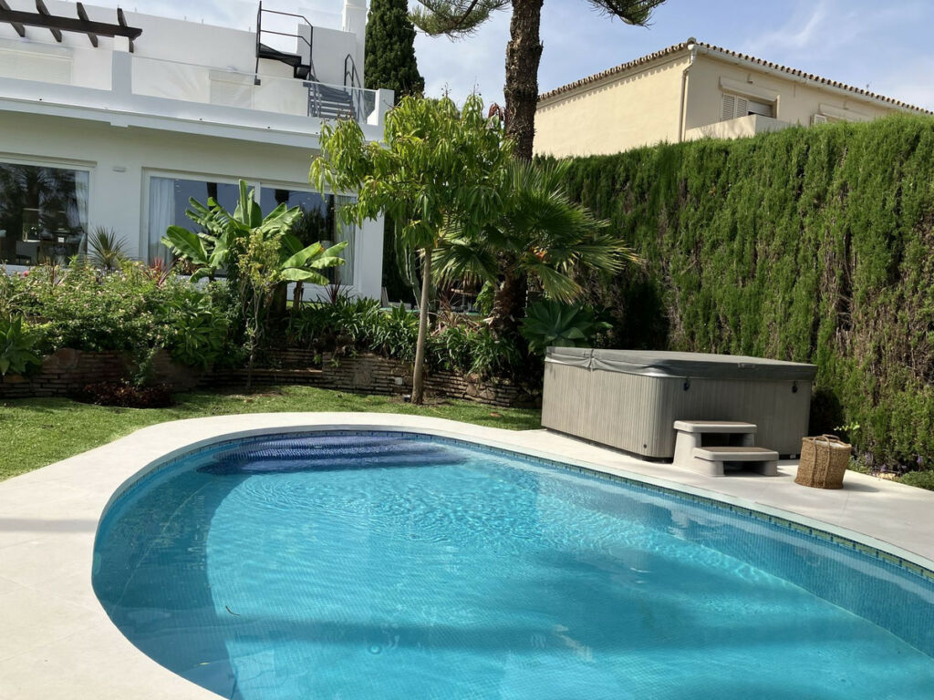 Detached Villa Puerto Banús Málaga - image 18
