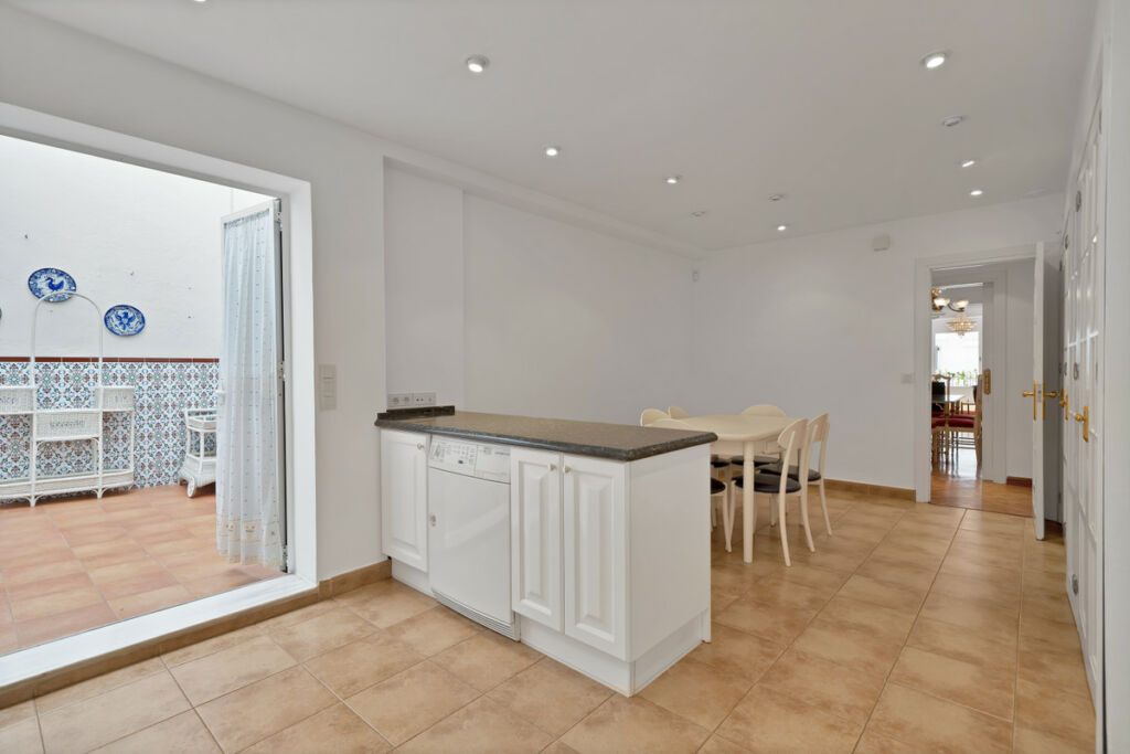Middle Floor Apartment Marbella Málaga - image 18