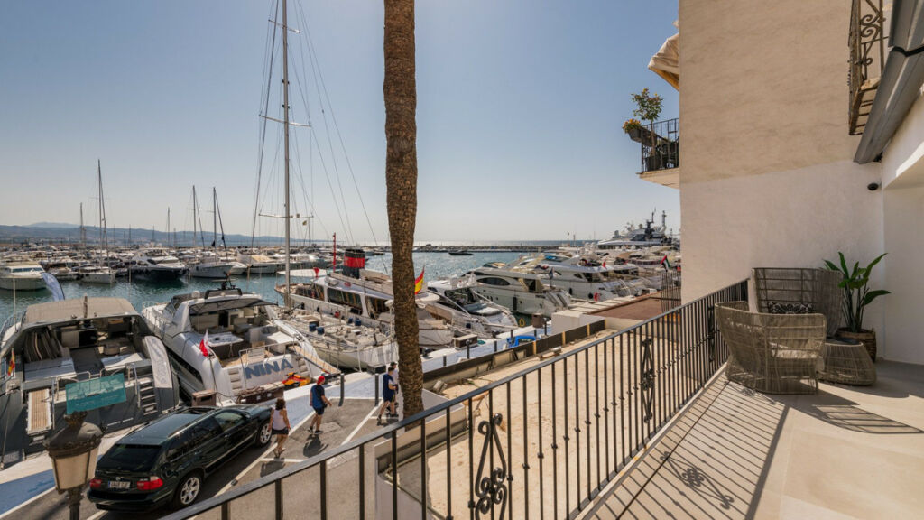 Middle Floor Apartment Puerto Banús Málaga - image 19