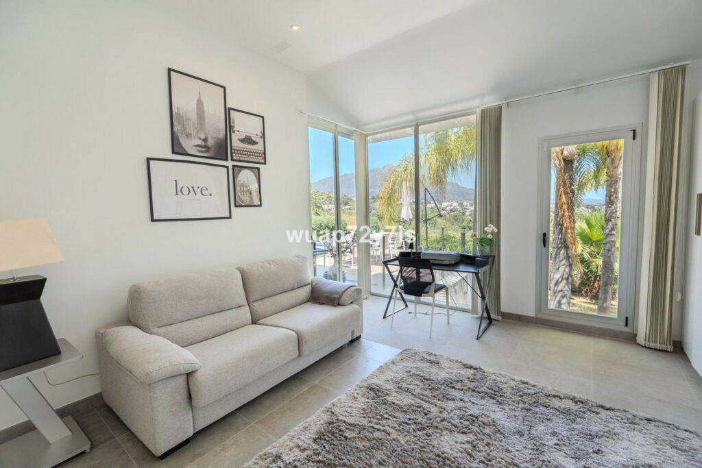 Detached Villa Benahavís Málaga - image 19