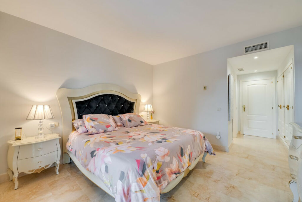 Middle Floor Apartment Elviria Málaga - image 19