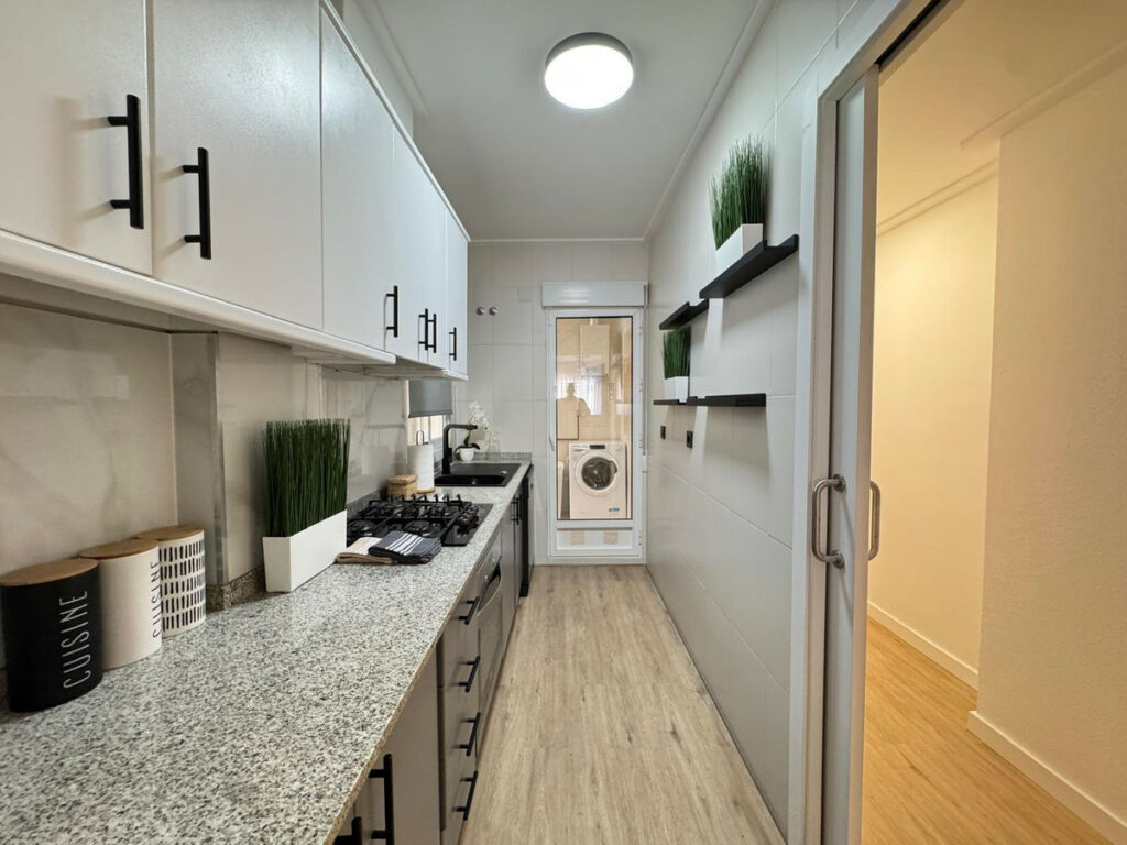 Middle Floor Apartment Torrevieja Alicante - image 19