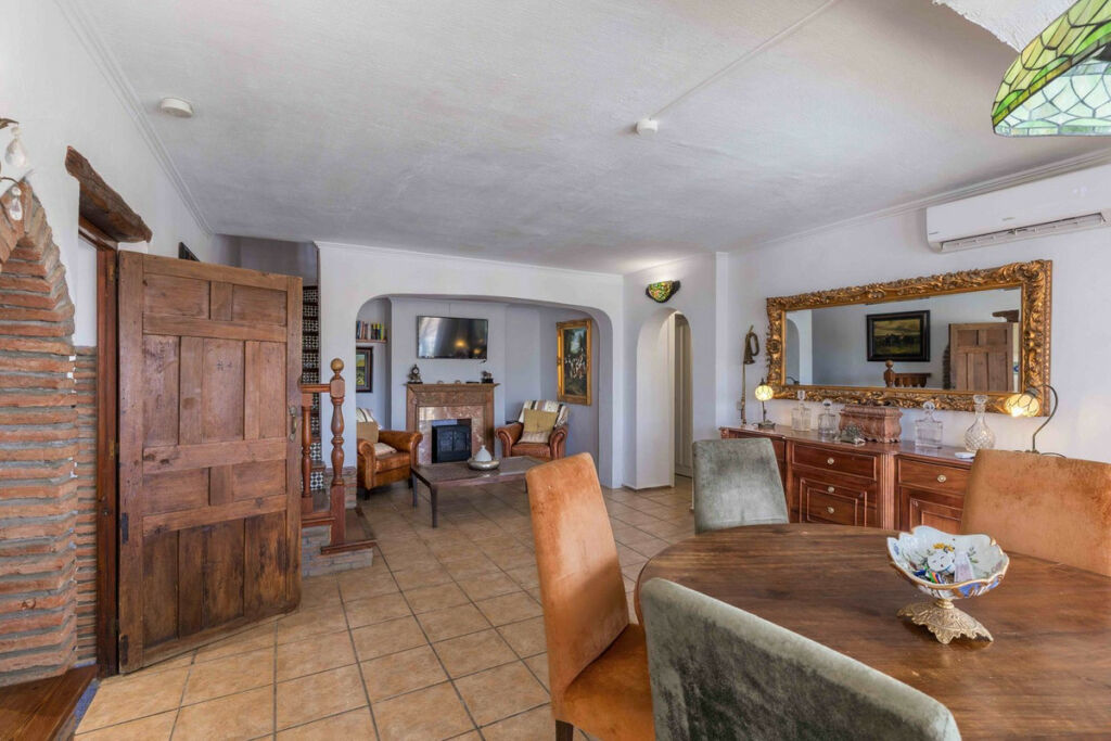 Detached Villa Estepona Málaga - image 20