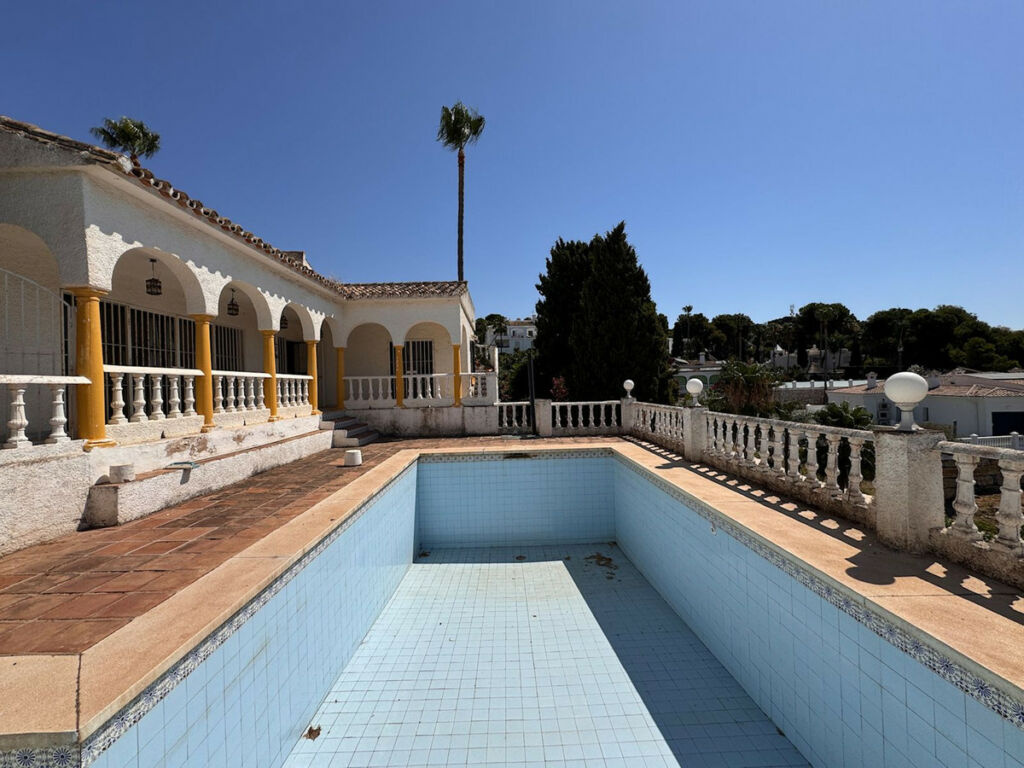 Detached Villa Miraflores Málaga - image 18