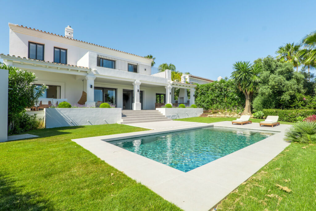 Detached Villa Nueva Andalucía Málaga - image 19