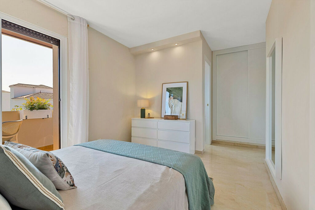 Middle Floor Apartment Nueva Andalucía Málaga - image 19