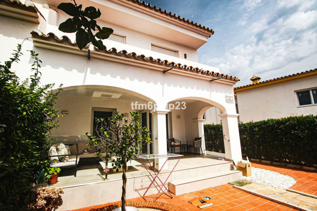Semi-Detached House La Duquesa Málaga - image 19