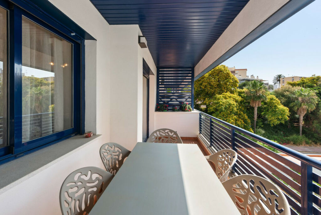 Middle Floor Apartment Estepona Málaga - image 2