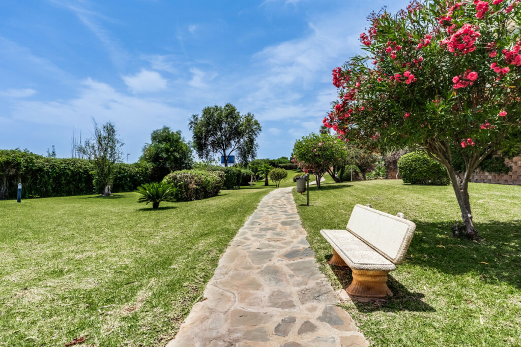 Middle Floor Apartment Cabopino Málaga - image 20