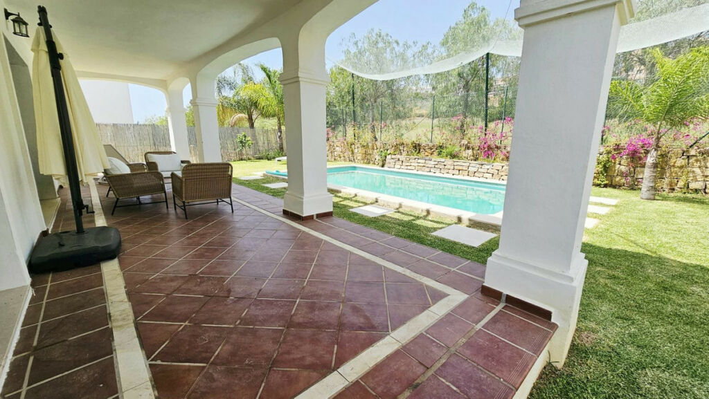 Detached Villa Estepona Málaga - image 19