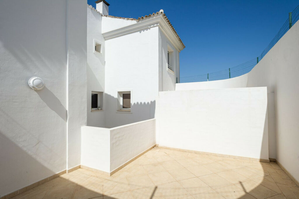 Middle Floor Apartment Nueva Andalucía Málaga - image 19