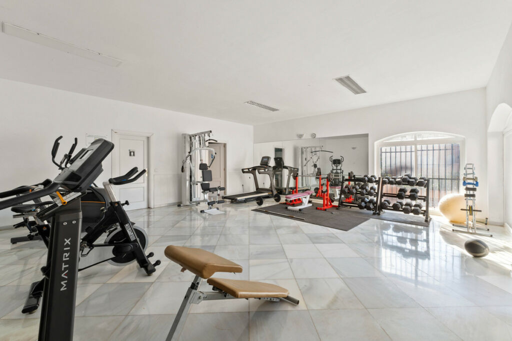 Townhouse Aloha Málaga - image 19
