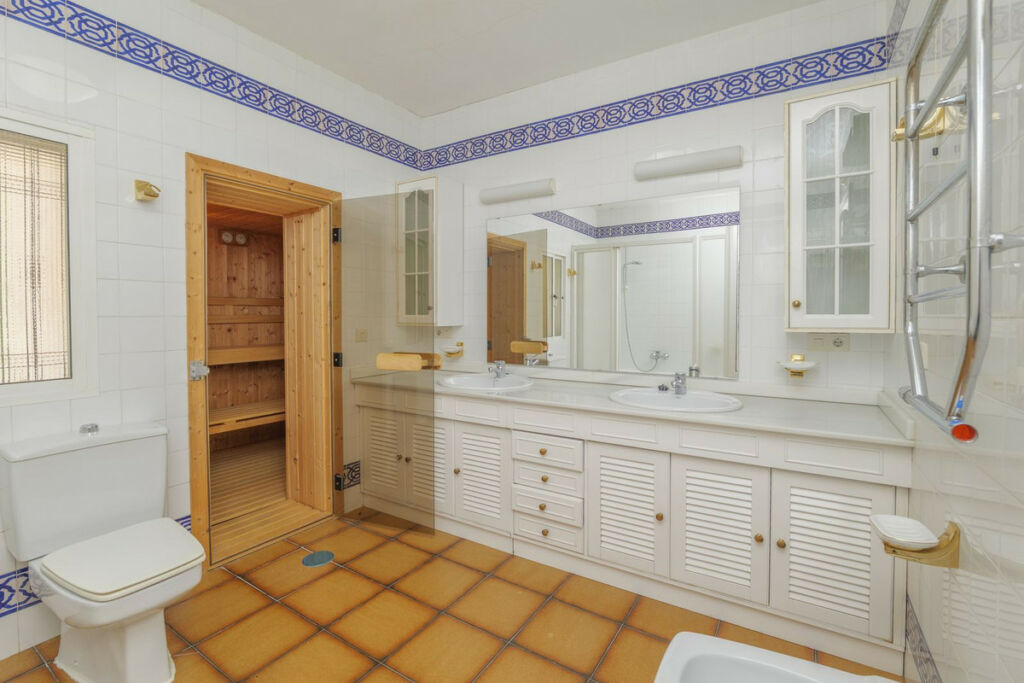 Detached Villa Marbella Málaga - image 19
