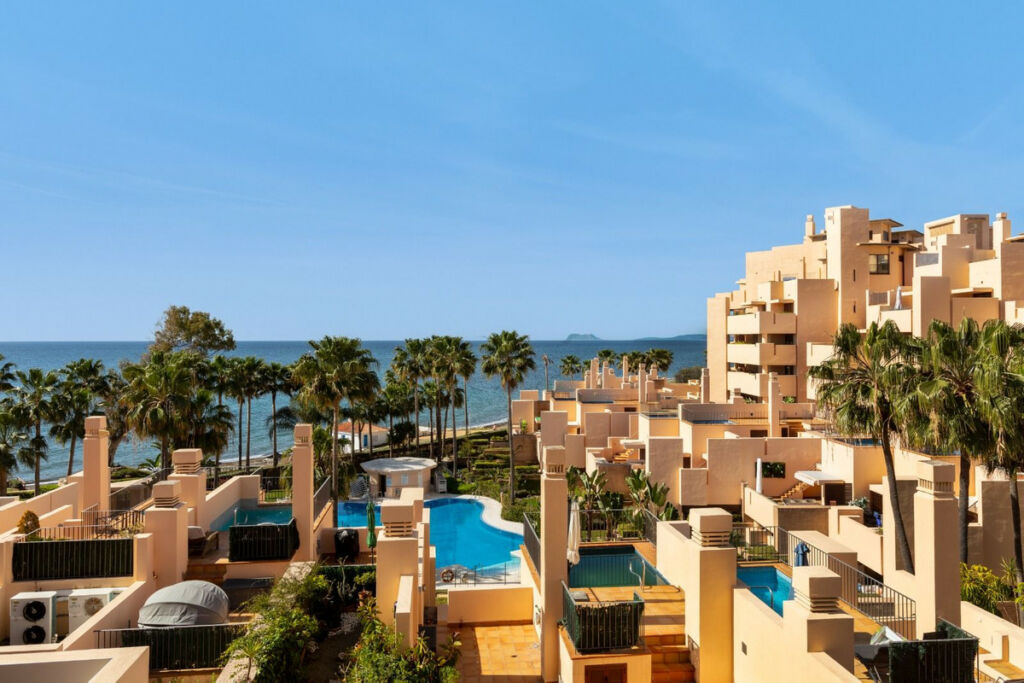 Middle Floor Apartment Estepona Málaga - image 19