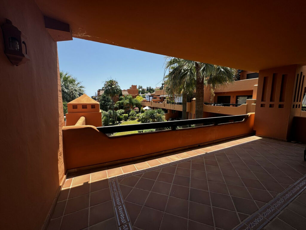Middle Floor Apartment Estepona Málaga - image 18