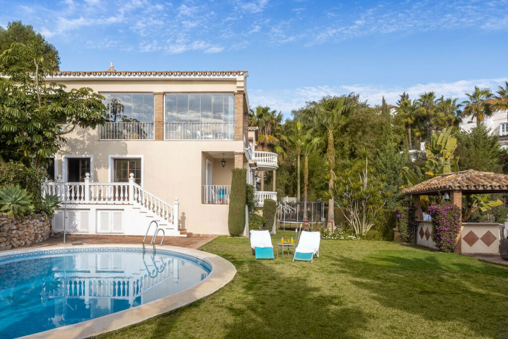 Detached Villa El Paraiso Málaga - image 19
