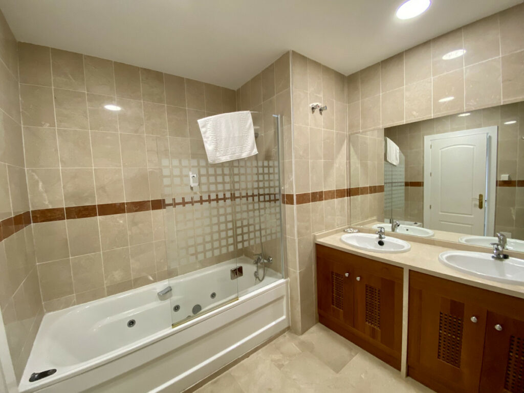 Semi-Detached House Lauro Golf Málaga - image 18