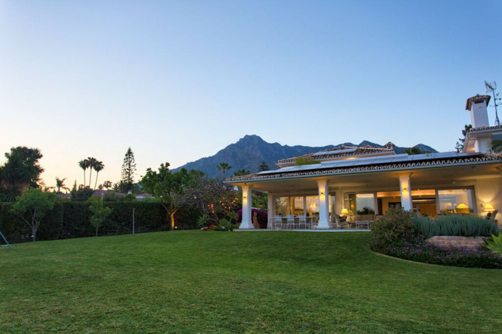 Detached Villa Nagüeles Málaga - image 19