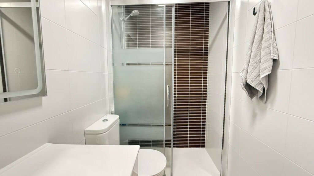 Middle Floor Apartment Torrevieja Alicante - image 19