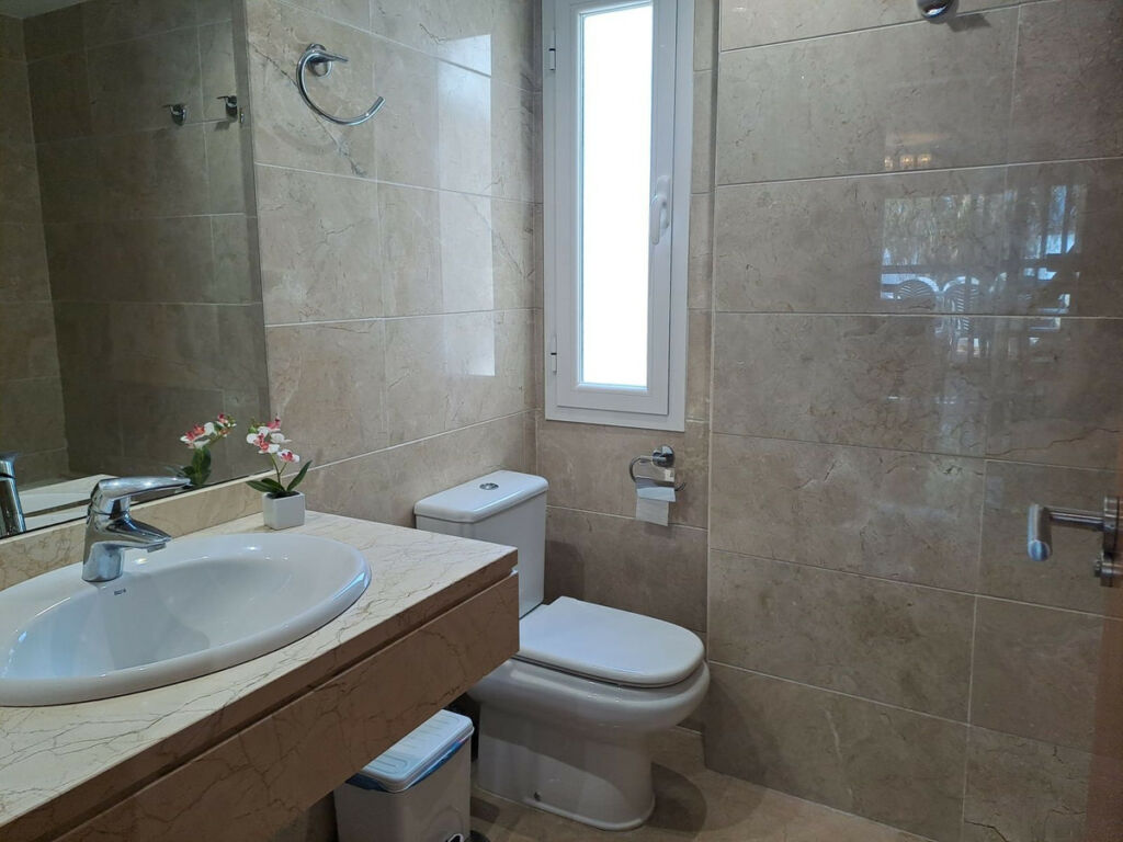Middle Floor Apartment Estepona Málaga - image 21