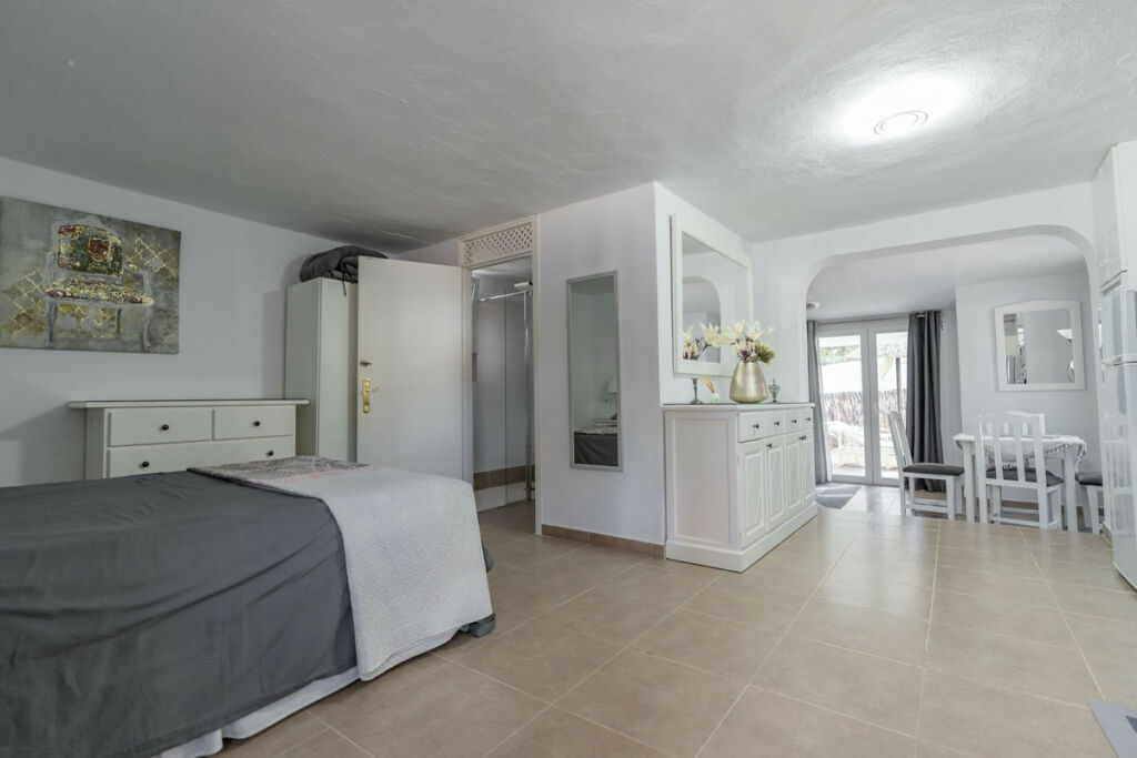 Detached Villa Estepona Málaga - image 20