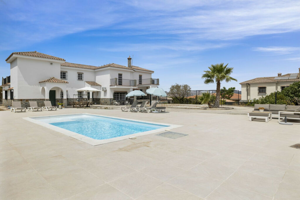 Detached Villa Alhaurín de la Torre Málaga - image 2