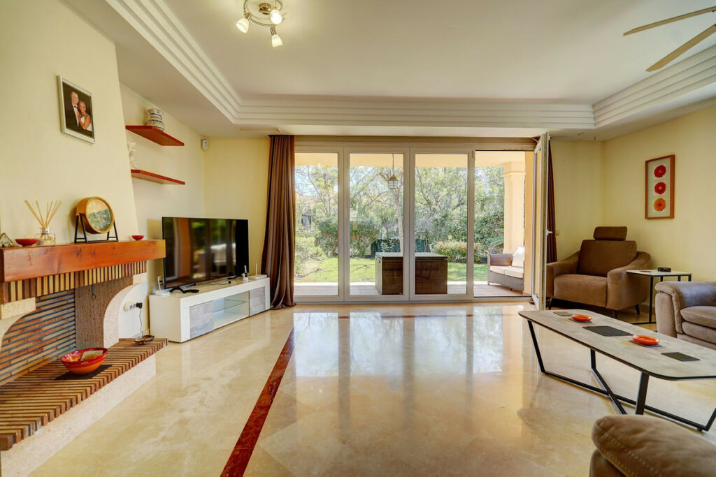 Semi-Detached House Riviera del Sol Málaga - image 2