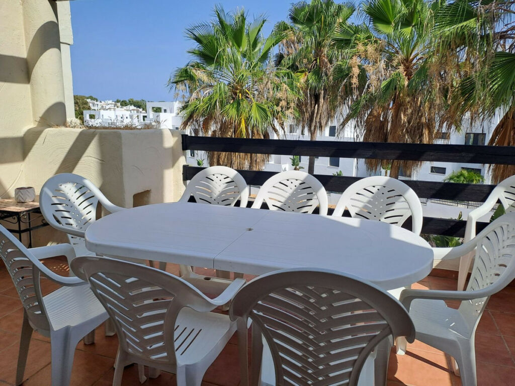 Middle Floor Apartment Estepona Málaga - image 4