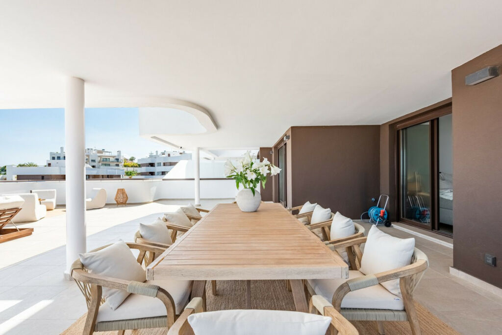 Middle Floor Apartment Estepona Málaga - image 3