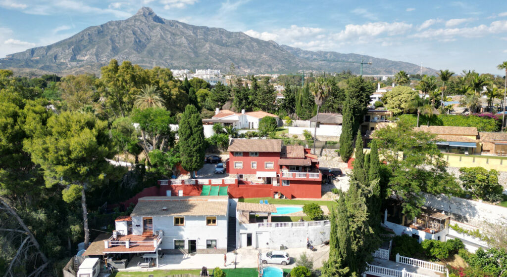 Detached Villa Marbella Málaga - image 2