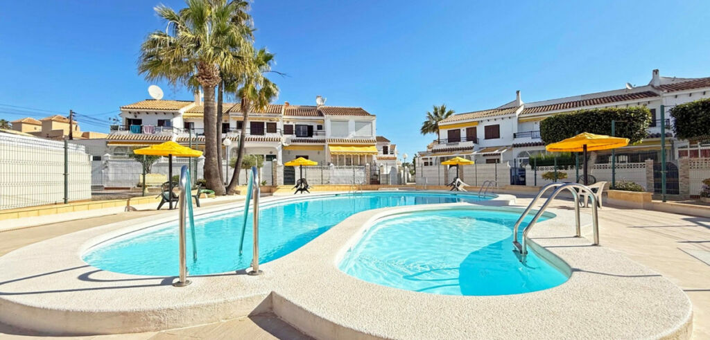 Bungalow Torrevieja Alicante - image 2