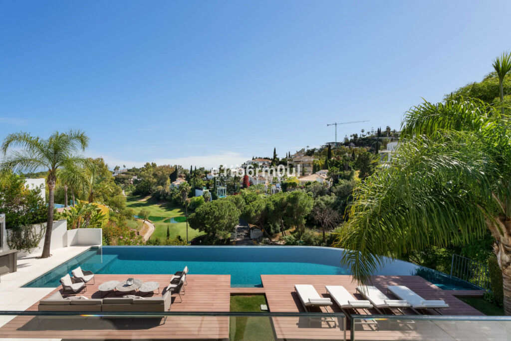 Detached Villa La Quinta Málaga - image 2