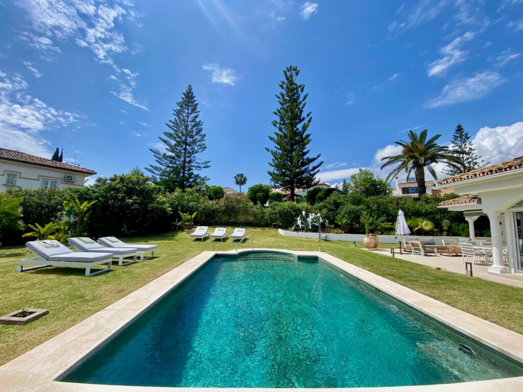 Detached Villa Marbella Málaga - image 2