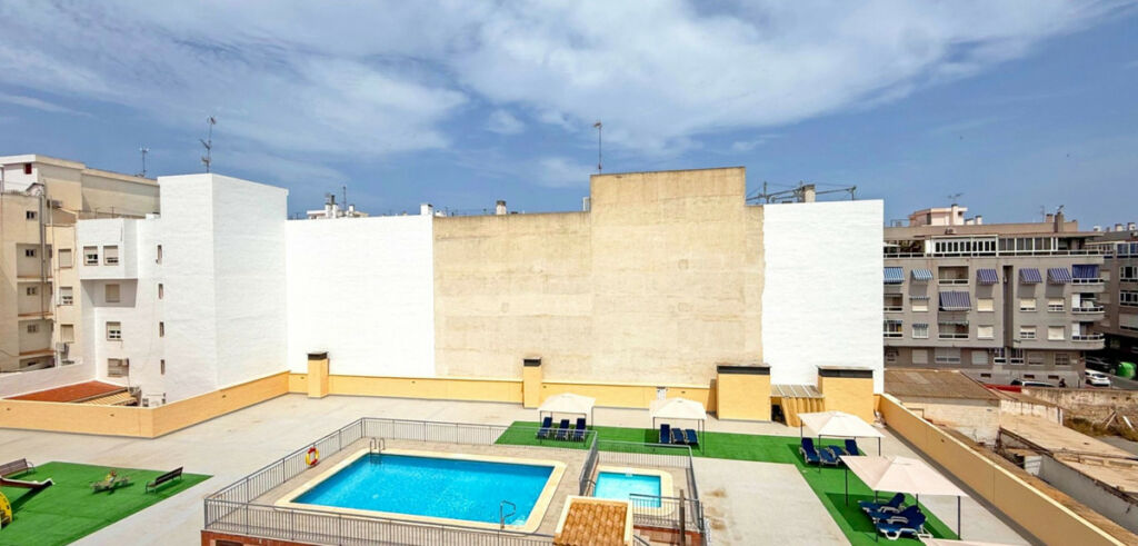 Middle Floor Apartment Torrevieja Alicante - image 2