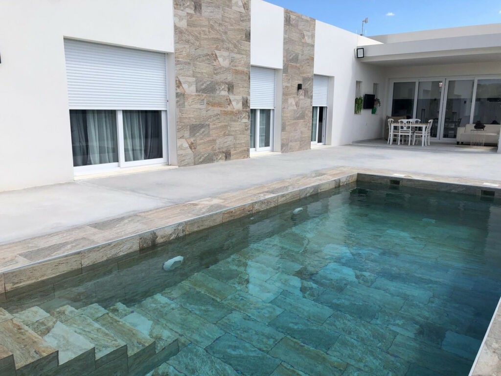 Detached Villa Pinoso Alicante - image 2