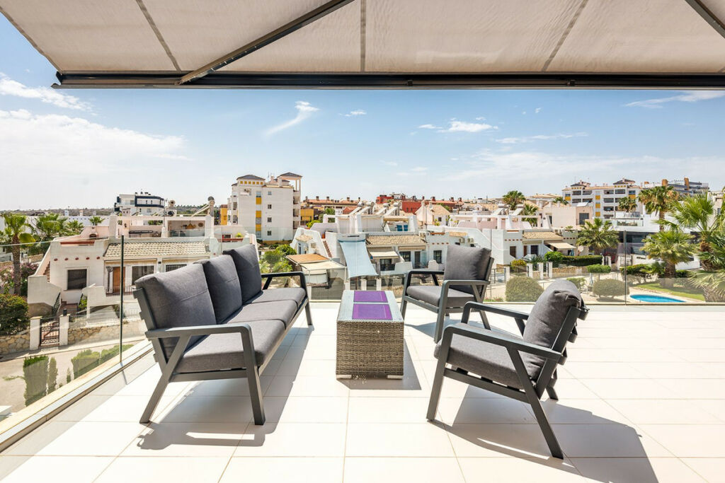 Penthouse Villamartin Alicante - image 2