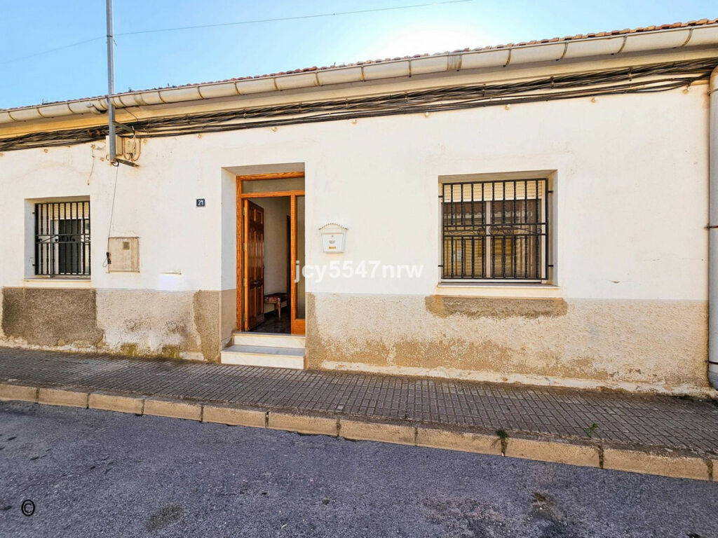 Townhouse Pinoso Alicante - image 2