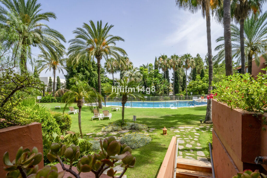 Ground Floor Apartment Puerto Banús Málaga - image 2