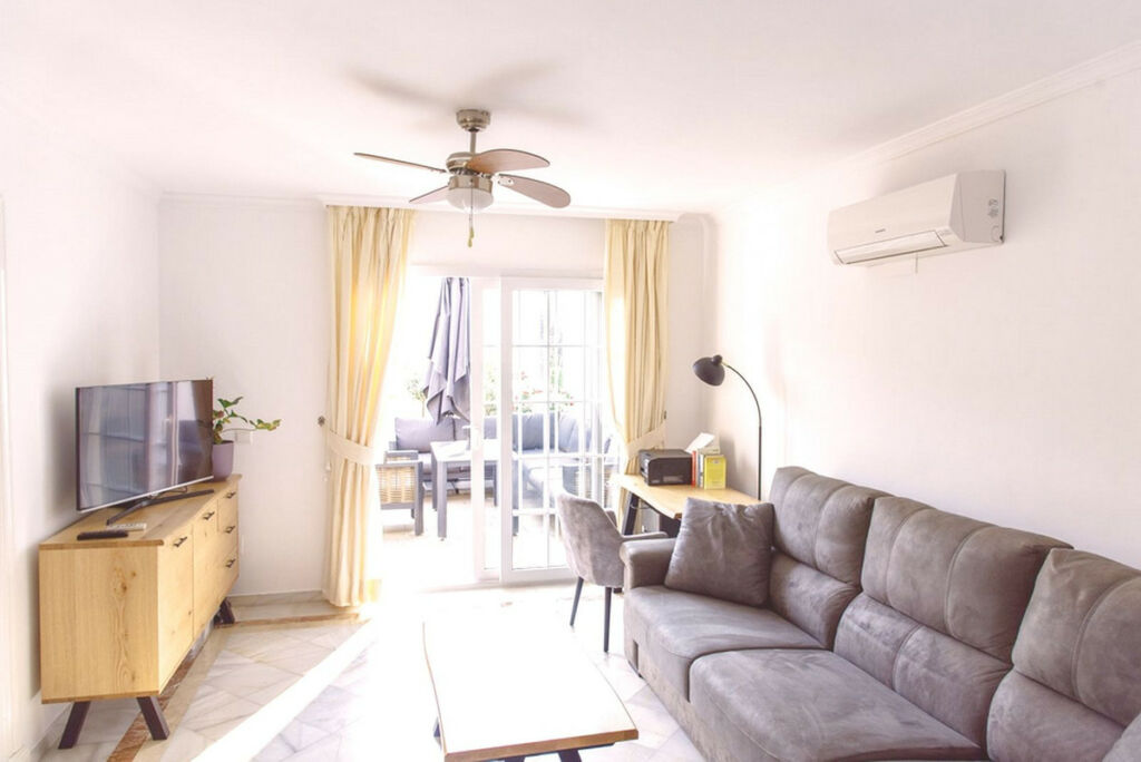 Middle Floor Apartment Mijas Golf Málaga - image 2