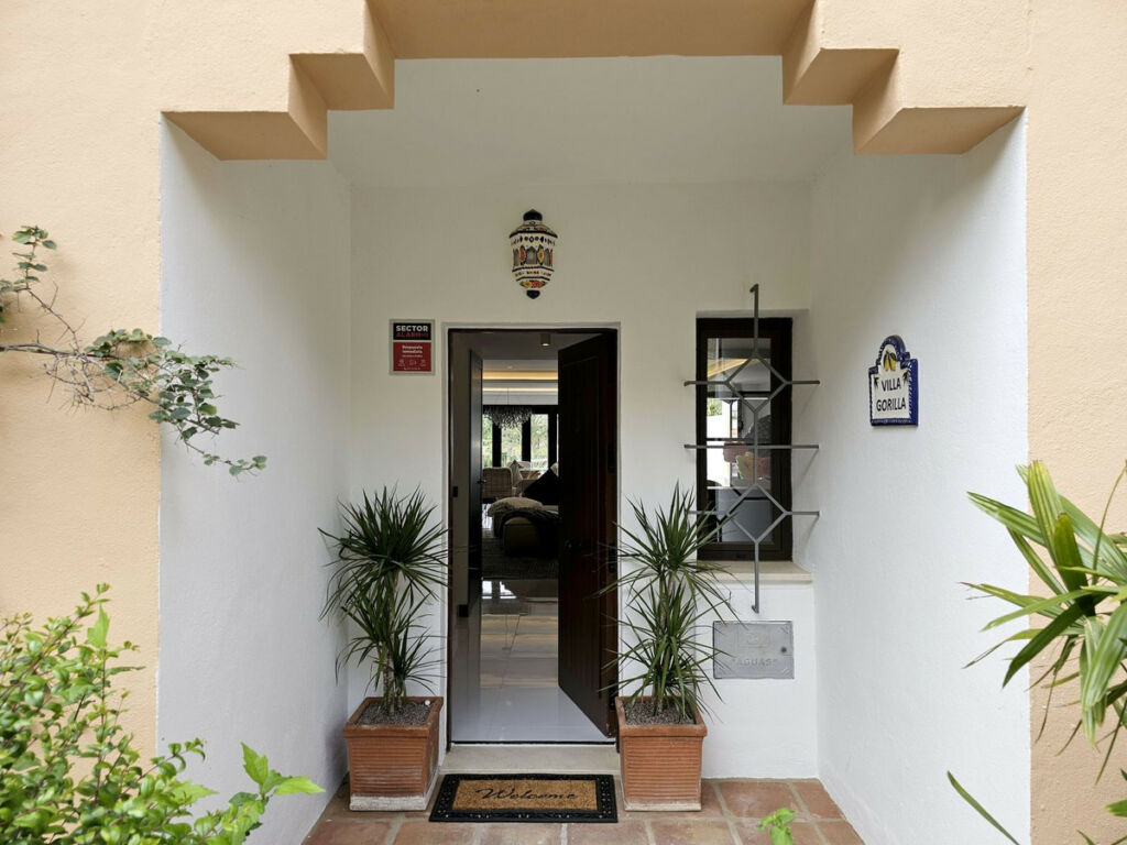 Townhouse Los Arqueros Málaga - image 2