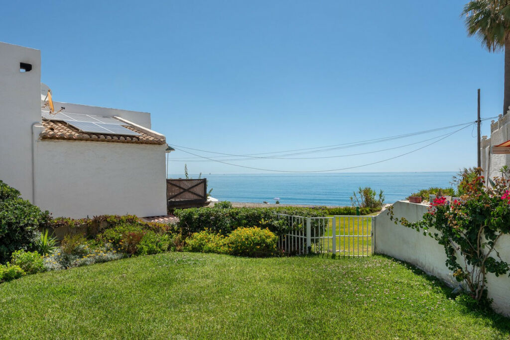 Semi-Detached House Estepona Málaga - image 2