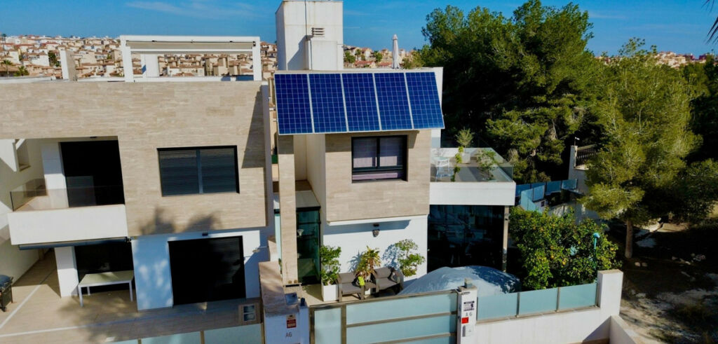 Detached Villa Villamartin Alicante - image 2