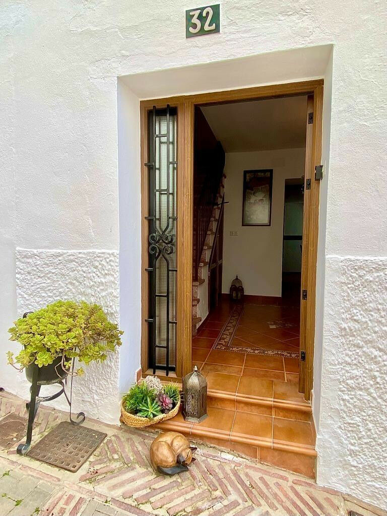 Townhouse Istán Málaga - image 2