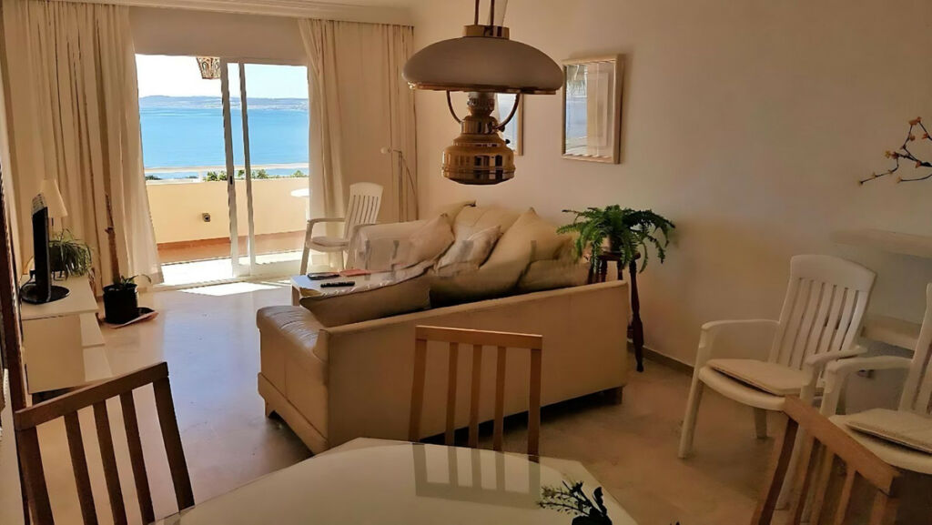 Middle Floor Apartment Estepona Málaga - image 2